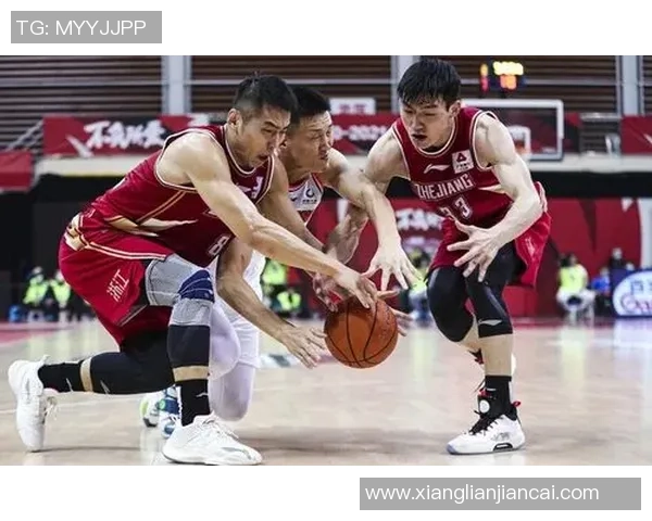 探寻篮球运动员成长之路与赛场拼搏精神及团队协作魅力深度解析